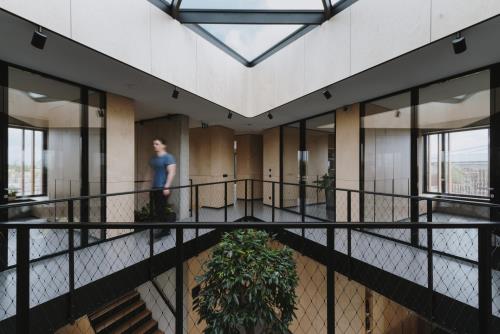 RB ARCHITECTS S.R.O., LANG BENEDEK ASSOCIATED ARCHITECTS S. R. O. | INTERIÉR ADMINISTRATÍVNEJ BUDOVY ABW, KRÁĽOVÁ PRI SENCI