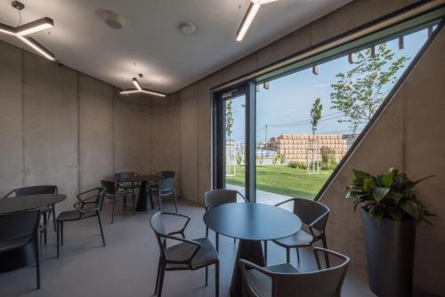 RB ARCHITECTS S.R.O., LANG BENEDEK ASSOCIATED ARCHITECTS S. R. O. | INTERIÉR ADMINISTRATÍVNEJ BUDOVY ABW, KRÁĽOVÁ PRI SENCI