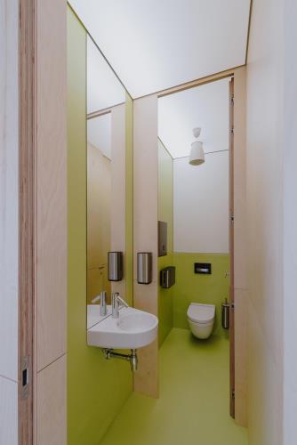 RB ARCHITECTS S.R.O., LANG BENEDEK ASSOCIATED ARCHITECTS S. R. O. | INTERIÉR ADMINISTRATÍVNEJ BUDOVY ABW, KRÁĽOVÁ PRI SENCI