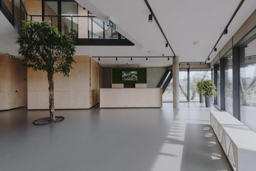 RB ARCHITECTS S.R.O., LANG BENEDEK ASSOCIATED ARCHITECTS S. R. O. | INTERIÉR ADMINISTRATÍVNEJ BUDOVY ABW, KRÁĽOVÁ PRI SENCI