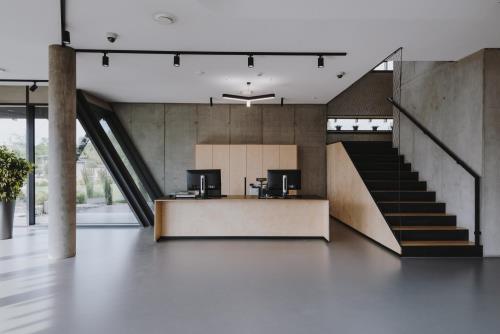 RB ARCHITECTS S.R.O., LANG BENEDEK ASSOCIATED ARCHITECTS S. R. O. | INTERIÉR ADMINISTRATÍVNEJ BUDOVY ABW, KRÁĽOVÁ PRI SENCI