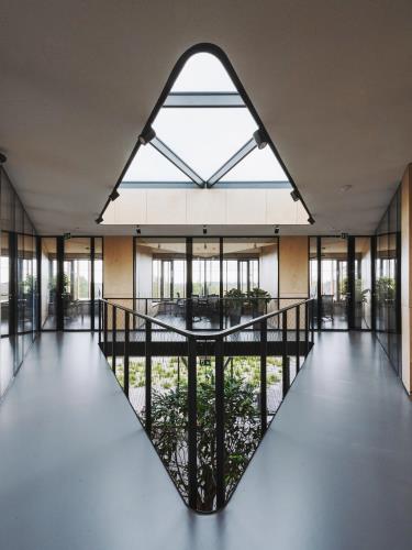 RB ARCHITECTS S.R.O., LANG BENEDEK ASSOCIATED ARCHITECTS S. R. O. | INTERIÉR ADMINISTRATÍVNEJ BUDOVY ABW, KRÁĽOVÁ PRI SENCI
