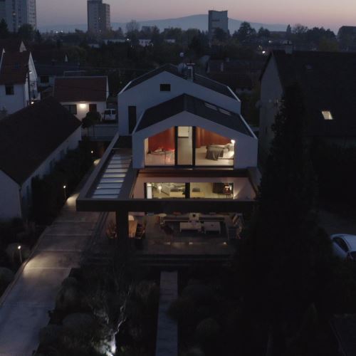 10-REKONŠTRUKCIA RODINNÉHO DOMU PRI BRATISLAVE (250 m²)-Bratislava