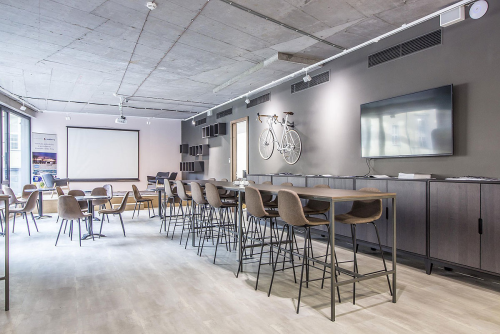 Juraj-Tesák-architekti-interiér-kancelárii-crowdberry