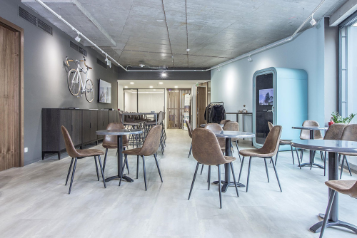 Juraj-Tesák-architekti-interiér-kancelárii-crowdberry