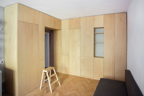 interier-byt-dizajn-beton-drevo 