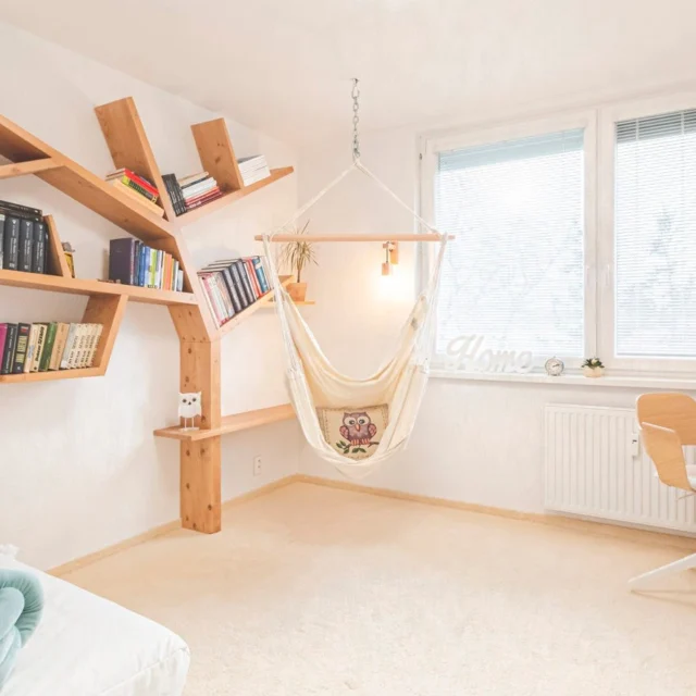 Katarína Bartíková
@emkdesign 

Slovenská asociácia interiérových dizajnérov a architektov predstavuje s hrdosťou svojich členov.

Katkine služby zahŕňajú komplexný návrh interiéru od koncepčnej štúdie až po realizačné výkresy, aj čiastkové návrhy podľa požiadaviek klienta.

Ponúka tiež realizáciu interiéru na kľúč, ktorá spočíva v zabezpečení cenových ponúk, výbere dodávateľov a autorskom dozore počas realizácie.

Okrem toho poskytuje home staging pre lepší predaj nehnuteľností, návrhy fasád pre rôzne typy budov, architektonické štúdie ako prvú fázu prípravy stavieb, a tiež konzultácie na diaľku pre klientov, ktorí potrebujú len menšie úpravy svojho interiéru.

Katkin projekt: Kompletná rekonštrukcia panelákového bytu

Návrhom a realizáciou kompletnej rekonštrukcie sa klasický panelový 3+1 izbový byt v Nových Zámkoch, ktorý prestával vyhovovať nárokom a požiadavkám majiteľov, zmenil na nepoznanie.

#interiordesign #interiorarchitecture #interiors